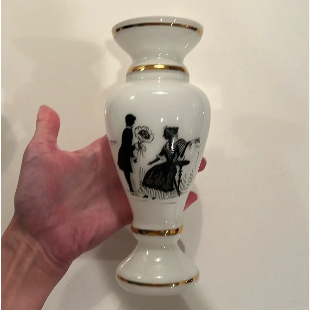 STUNNING! Vintage Black, White, and Gold Vase!